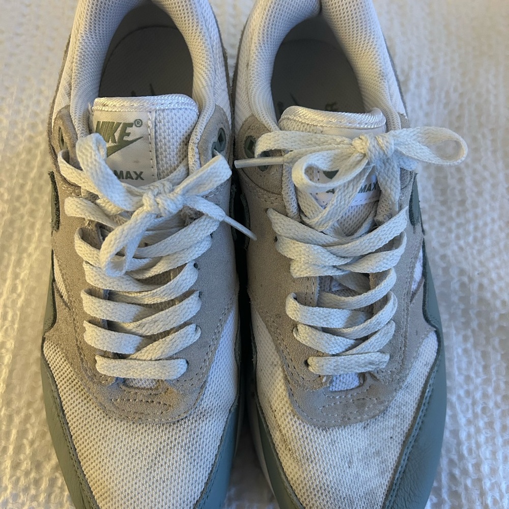 Nike Air Max Men's Shoes - White and Green
